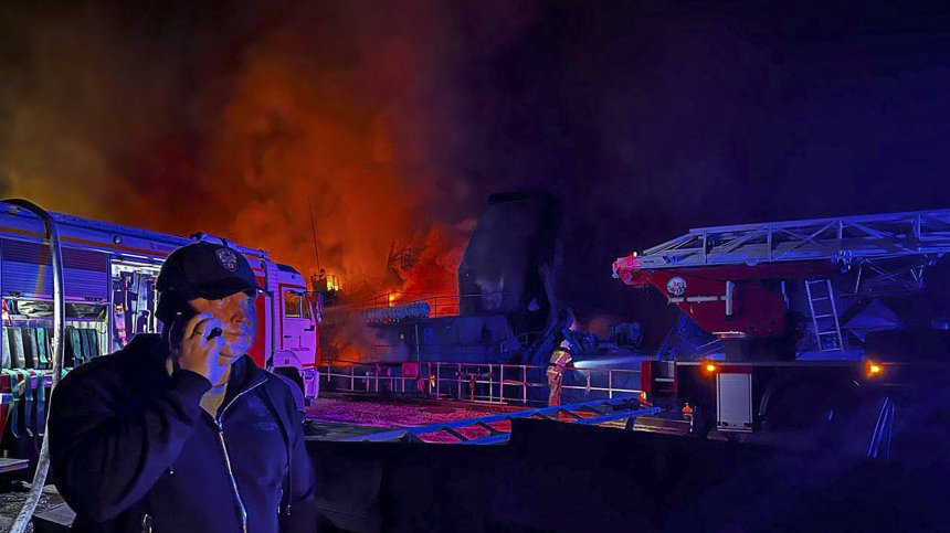 Румъния евакуира село заради горящ кораб край границата с Украйна