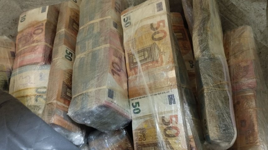 Митничари откриха над 1,3 млн. лв. недекларирана валута на "Капитан Андреево"