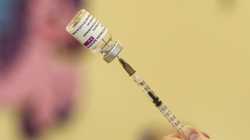 Полша скъсява периода между дозите на Pfizer, Moderna и AstraZeneca