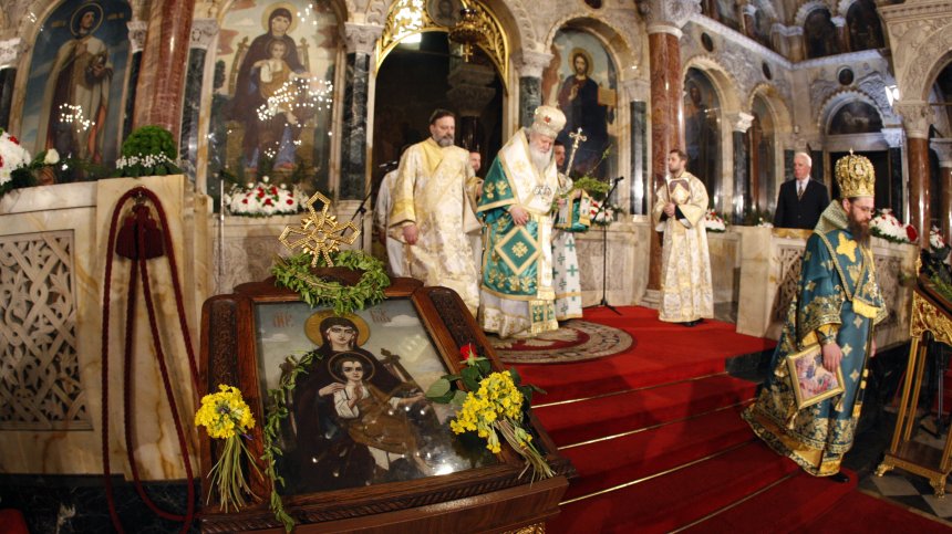 С молитви за здраве и мир - литургии на Цветница в цялата страна