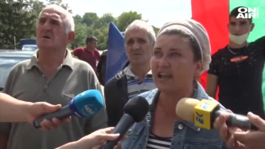 Жители на ловешкото село Малиново блокираха пътя София-Варна
