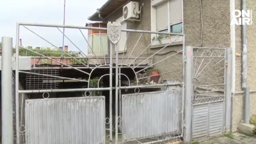 Жестока захапка: 15 см рана направил доберманът при нападението на жена във В. Търново