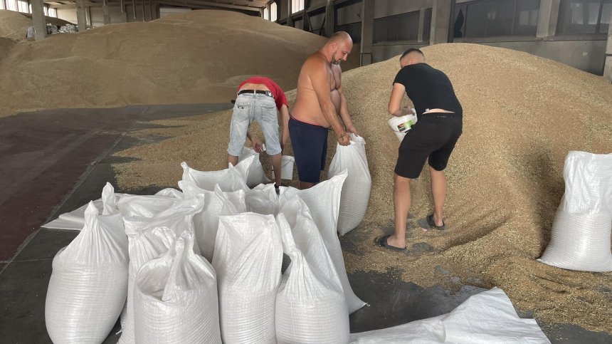 Кирил Петков: Чувалите с фураж за животните на леля Златка от село Воден заминаха