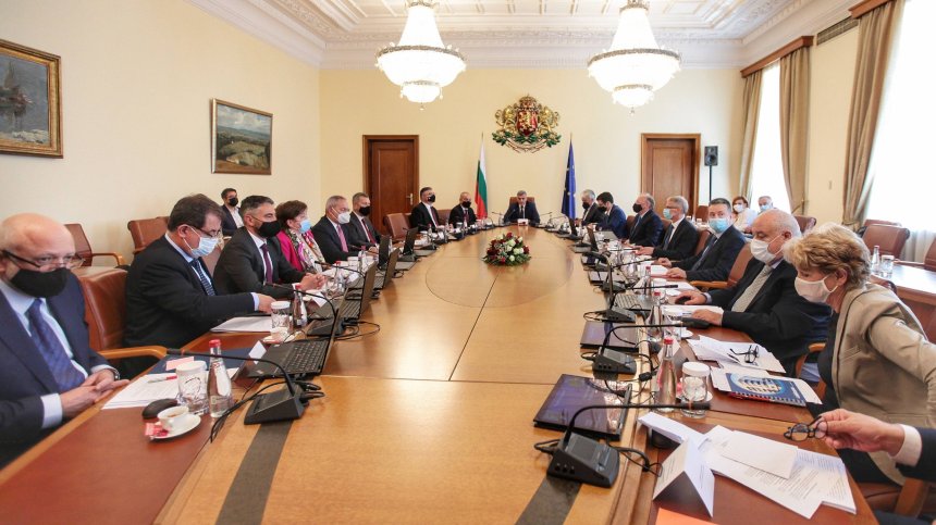 Новият Министерски съвет заседава за първи път