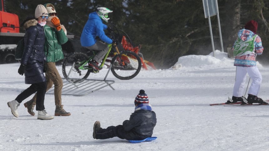 Въпреки силния вятър: Стотици софиянци на зимния фестивал на Витоша