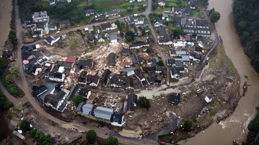 Наводнения, свлачища и порои: Германия се изправя пред едно от най-големите бедствия
