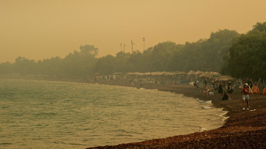 Евакуират хиляди хора от Неа Анхиалос, серия от експлозии във военни складове