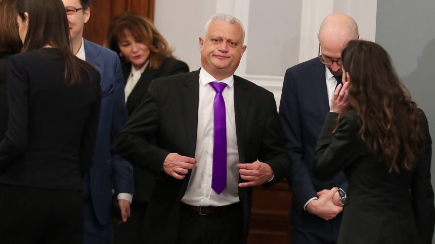 Шефът на МВР Емил Дечев нищи с разследващите случаите "Петрохан" и "Околчица"