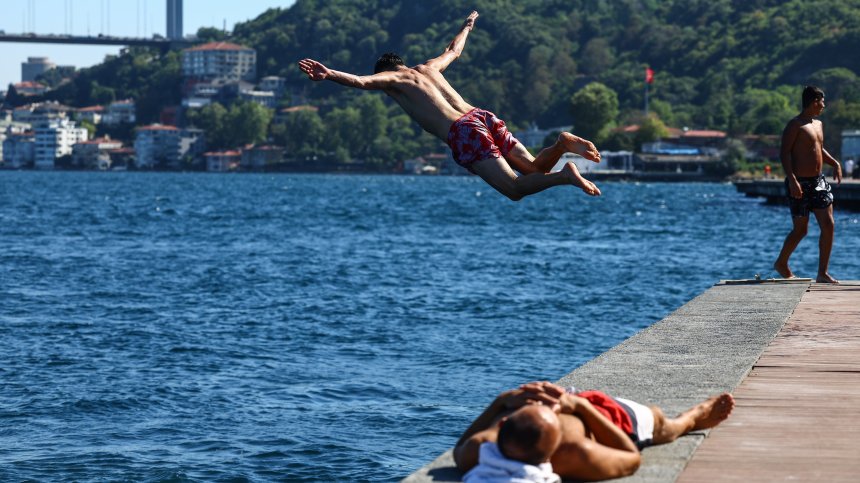 Рекордно високи температури в Турция, термометрите отчетоха 52 градуса
