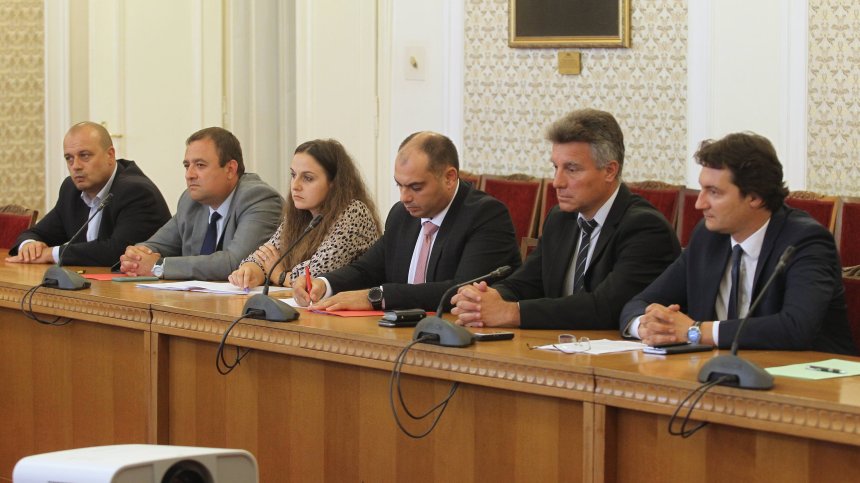 БСП решава днес ще подкрепи ли проектокабинета на "Има такъв народ"