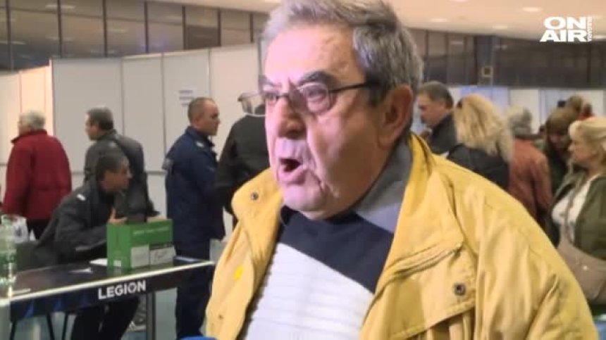 В Пловдив чакали с часове патрулки за предаването на бюлетините