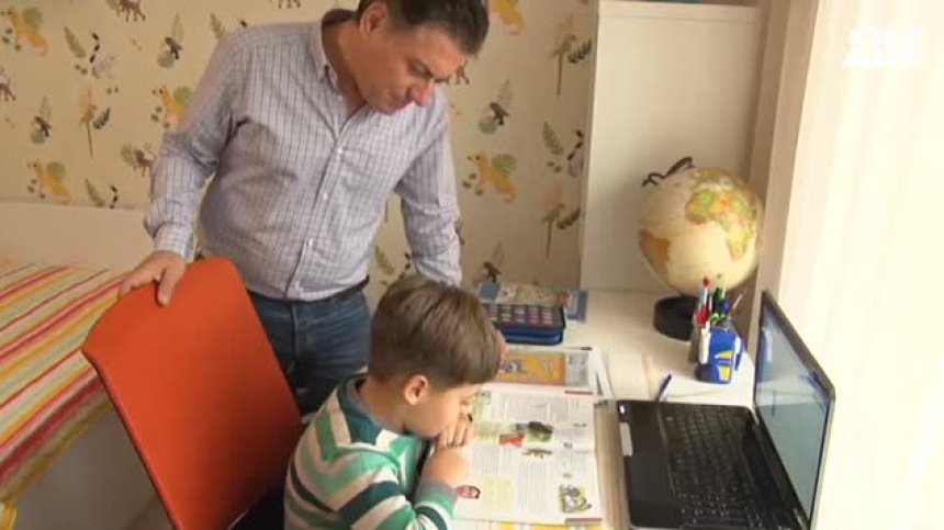 Родители и експерти раздвоени дали децата трябва да се връщат в класните стаи