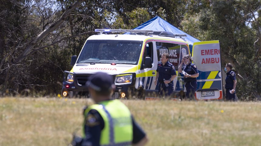 Училищен автобус се преобърна в Австралия, има загинал и ранени