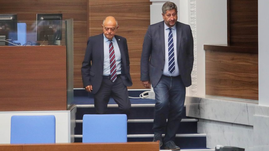 ГЕРБ, ПП-ДБ и ДПС ще променят Конституцията до края на годината