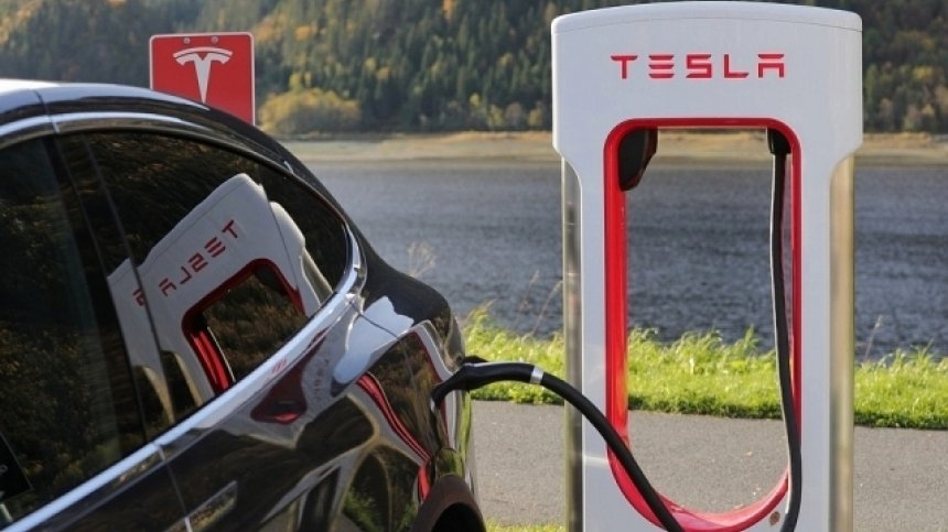 Революционно: Tesla ще продава автомобили само онлайн