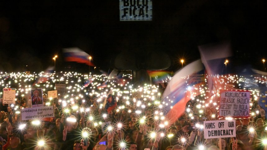 Нови протести в Словакия срещу проруската политика на премиера Фицо