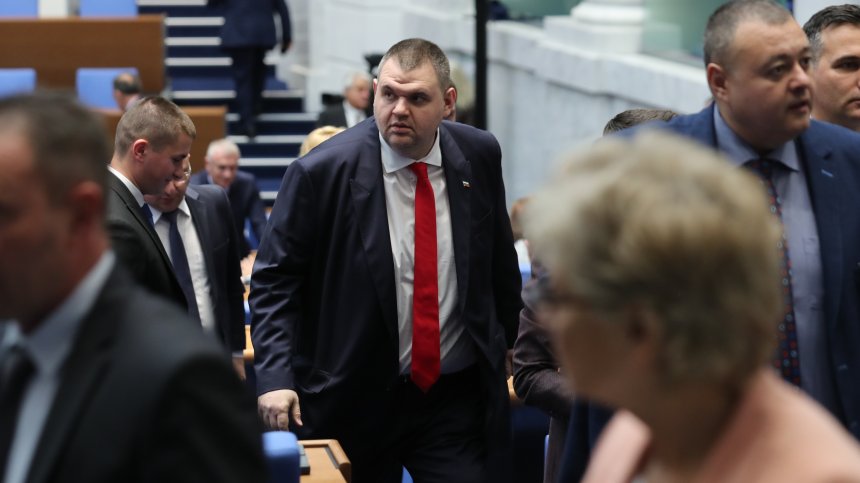 Делян Пеевски: МВР и прокуратурата да спрат "шайката на Костадинов"