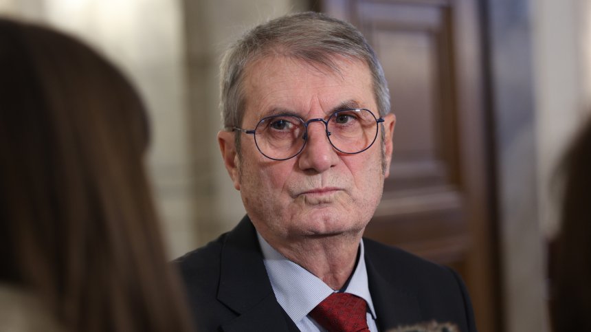 Проф. Хинков: Няма да остана министър след ротацията