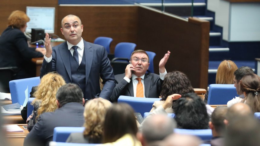 Софийският боклук - стара криза, нов скандал в парламента