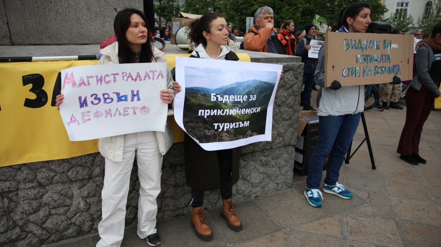 Жителите на Кресна отново на протест, не искат строителство в дефилето