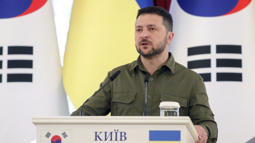 Statista: Стабилна украинска подкрепа към Зеленски, 58% одобряват как води войната