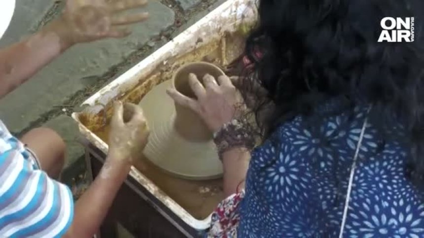 Магията на грънчарството: От топка глина да изваеш нещо красиво