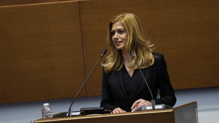 Михаела Доцова е новият председател на Народното събрание