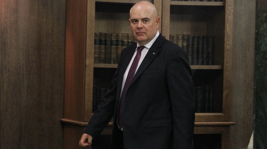 Гешев: Ако трябва да сложат зависим прокурор, за да се състави правителство - халал ѝ на тази реформа