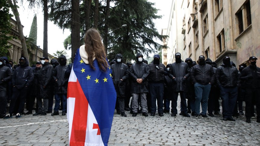 Бой в парламента на Грузия, президентът с вето над Закона за чуждестранните агенти