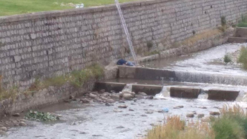 Отпадни води и фекалии се изливат в реките в Банско, носи се непоносима смрад