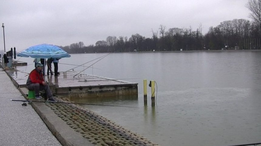 Жена падна в ледените води на Гребния канал в Пловдив (ВИДЕО)