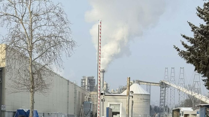 Над 76 000 евро глоба за "Кроношпан" заради миризми и други провинения
