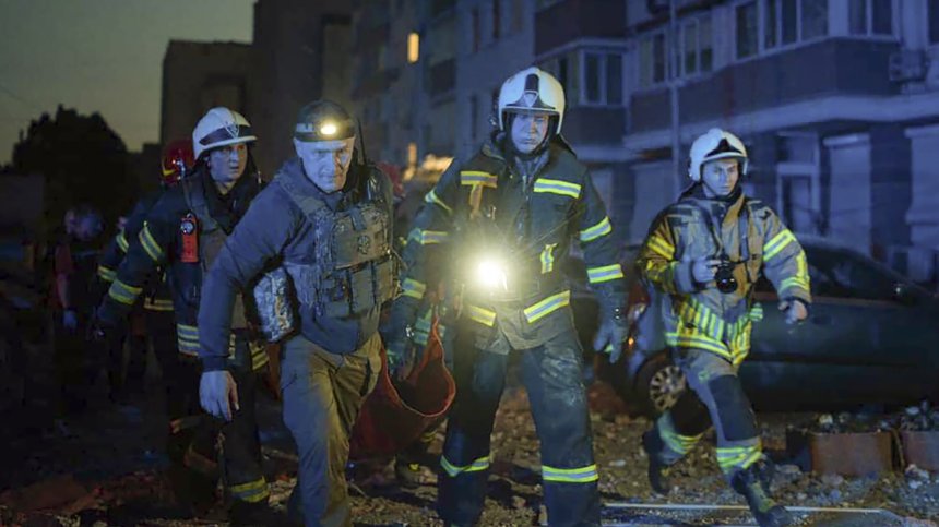 Най-малко три жертви и над 10 ранени при атака с руски ракети "Калибър" по Одеса