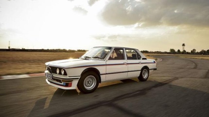 BMW реставрира рядък модел 530 MLE