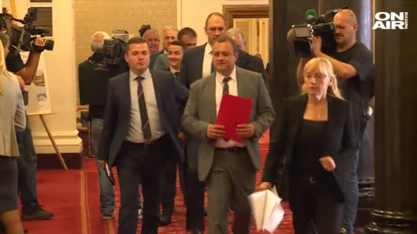 Депутатите разискват вота на недоверие към ''Борисов 3''
