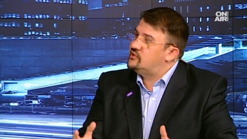 Партиите в НС са еднакви, хората не вярват на политическата класа, смята политик