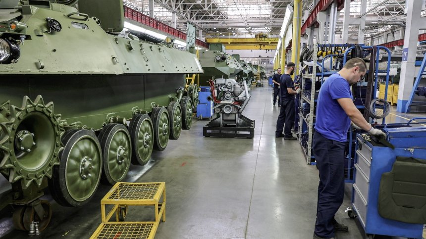 Русия се готви за нещо голямо: Близо 40% от бюджета за 2024 г. са за военните