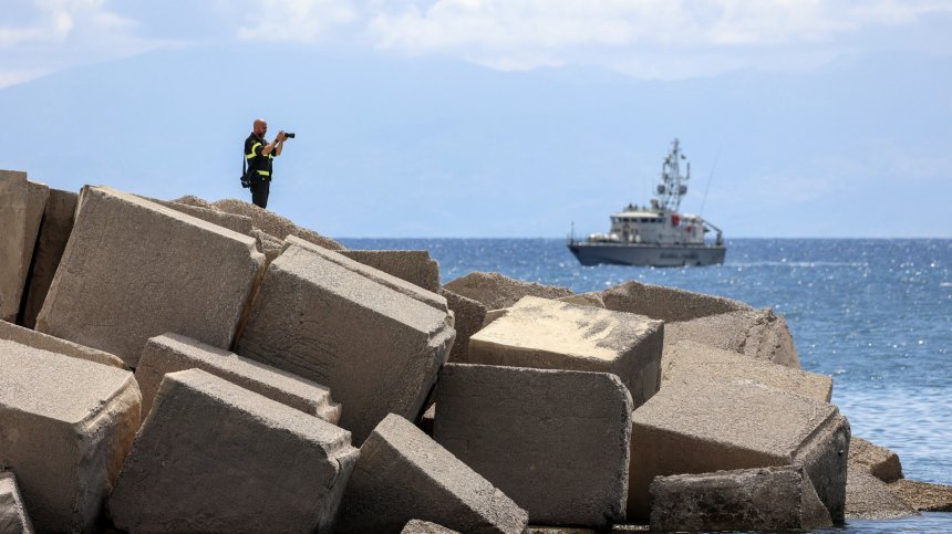 Разследват капитана на потъналата край Сицилия яхта