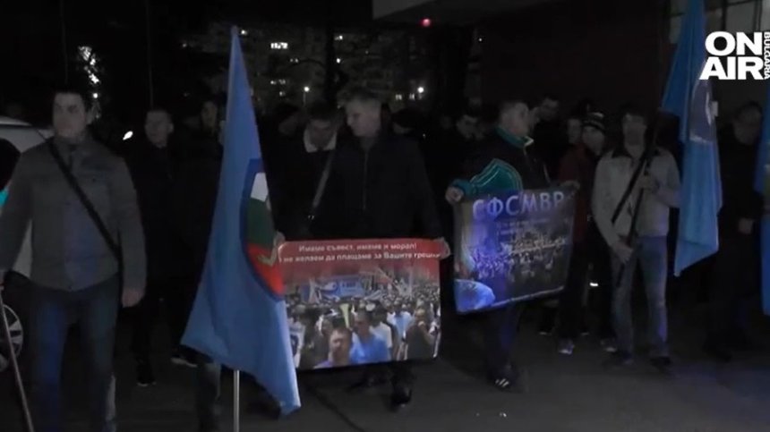 Напрежението расте: Пожарникари и полицаи излязоха на протест във Варна