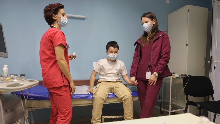 Хартиените здравни карти на децата са в историята, но в училищата още им ги искат