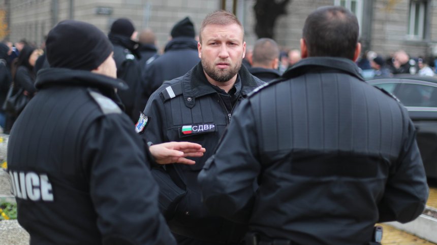 В София заловиха 26-годишен дилър с много наркотици по време на сделка