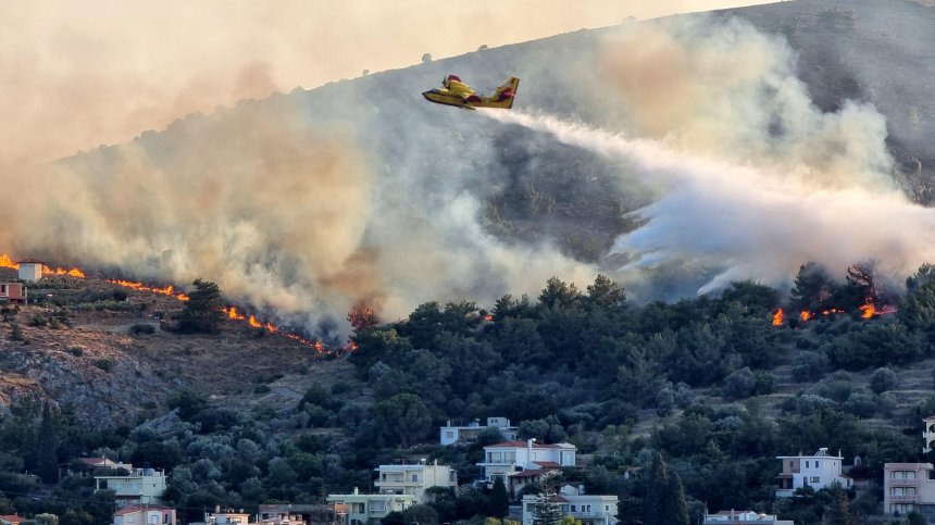 Критична ситуация в Гърция заради неконтролируемо бушуващи пожари