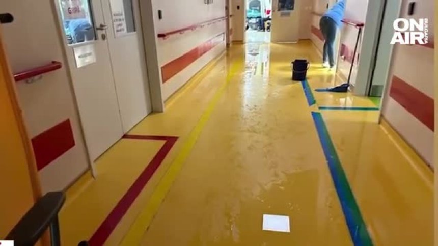 Силна буря засегна голяма част от Румъния, наводнени са къщи и болници