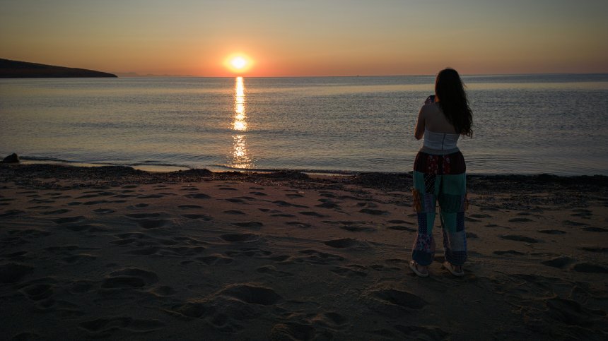 Спазихме традицията и тази година, хиляди хора посрещнаха първото юлско слънце 