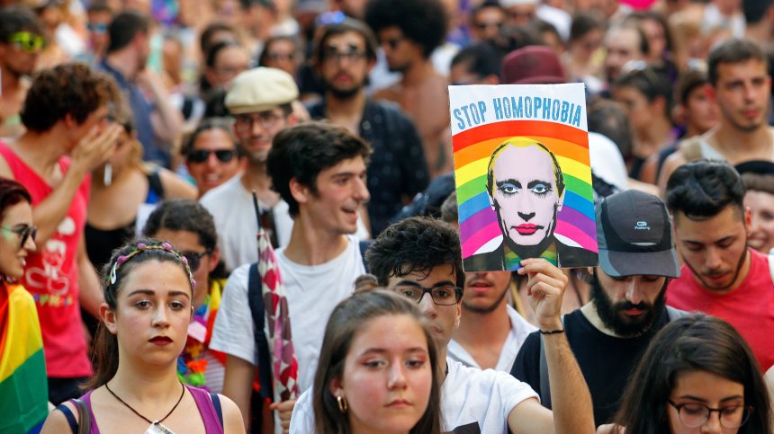 Путин иска психиатри да изследват хората с полови представи "извън реалността"