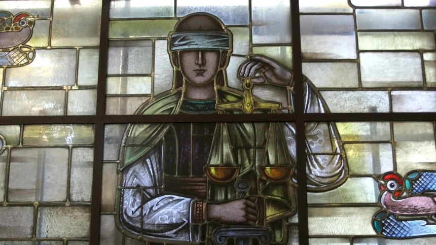 Оставиха в ареста собственика на траурна агенция, извършвал фалшиви кремации