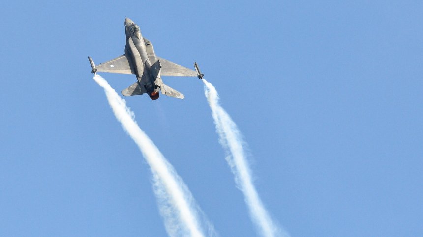 Катастрофа с полски изтребител F-16, пилотът загина