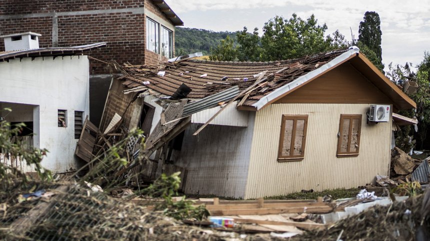 39 души загинаха при наводнение в Южна Бразилия