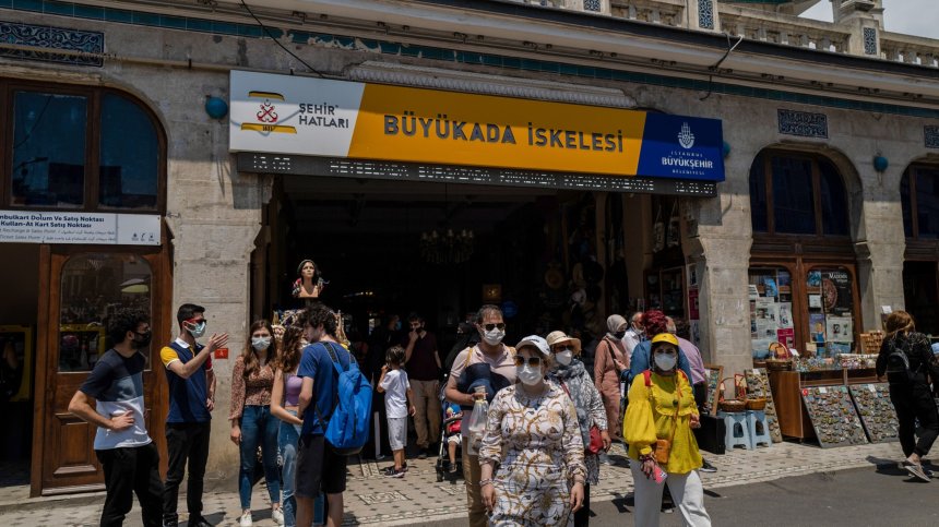 Близо 5 хил. заразени и 52-ма починали с Ковид-19 в Турция за денонощието