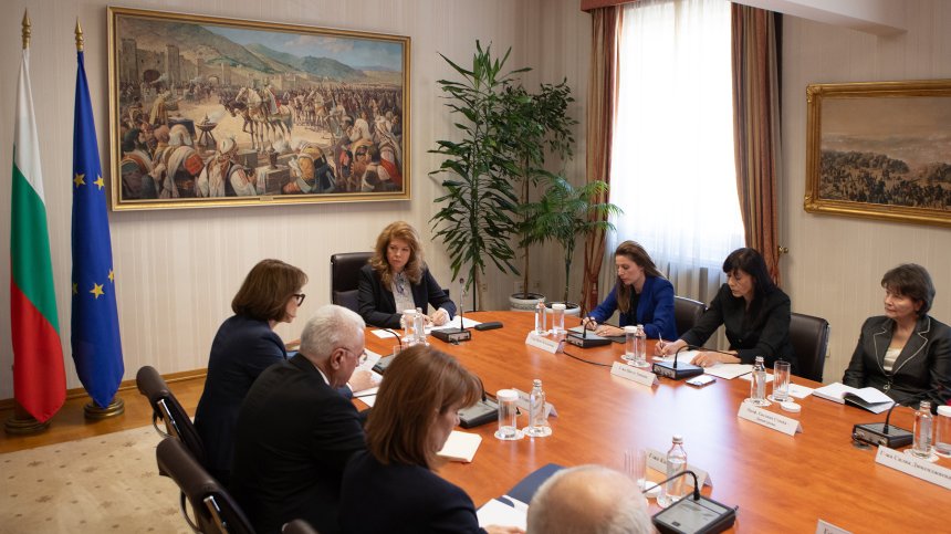 Йотова: Получихме сигнали за посегателства върху предизборни материали